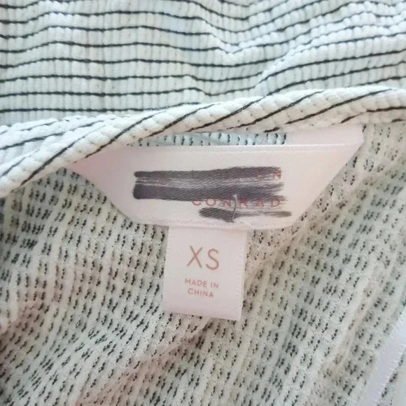 New Lauren Conrad Black & White Textured Knit Keyhole Back Ruffed Sleeve Blouse - Picture 3 of 4